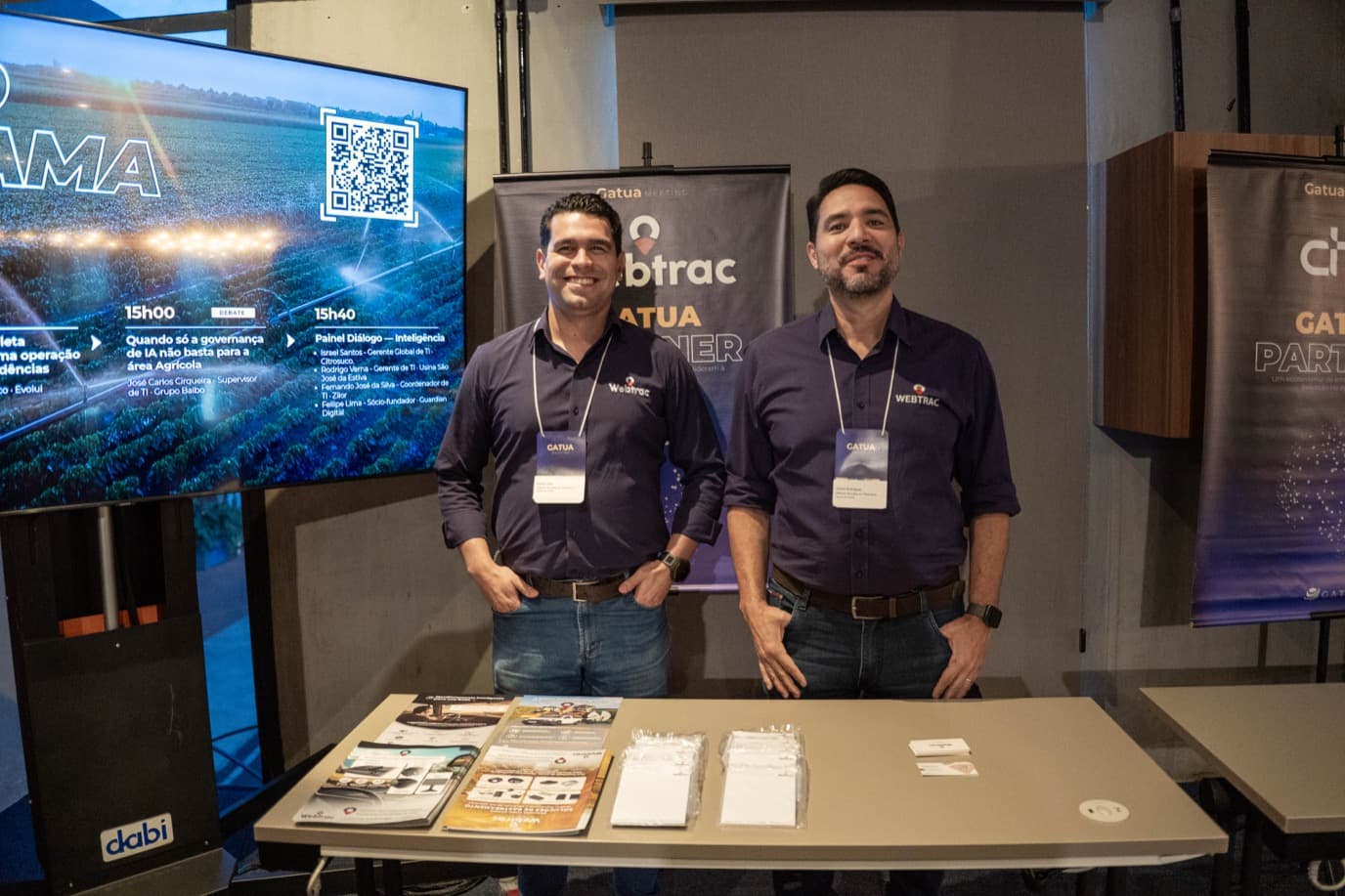 Equipe da Webtrac no estande do Gatua Meeting Campo Inteligente